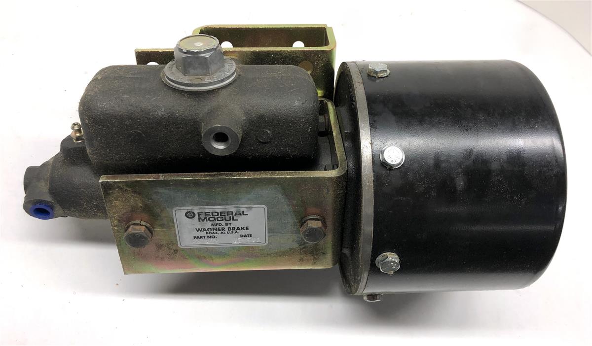 Air Over Hydraulic Master Cylinder for Case Wheel Loader W14